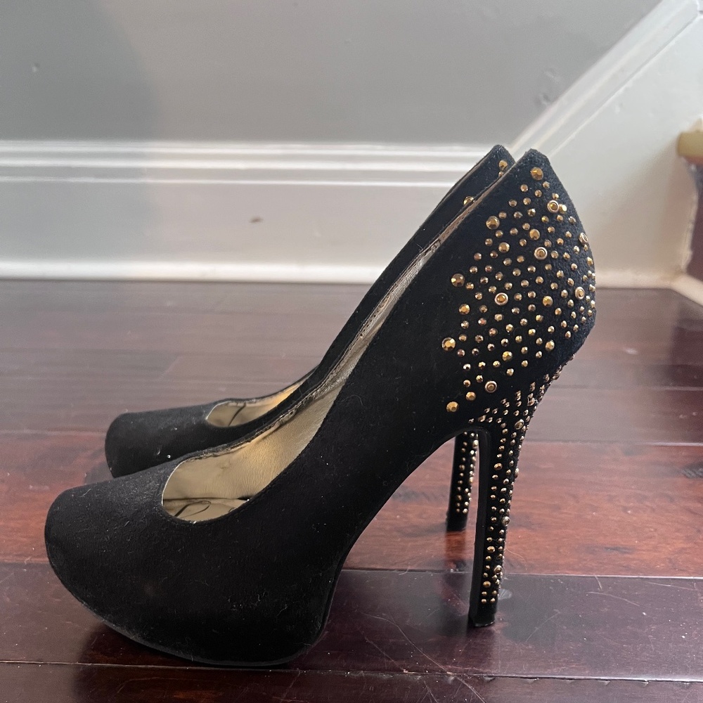 Black platform pump with gold details on heels, size 9